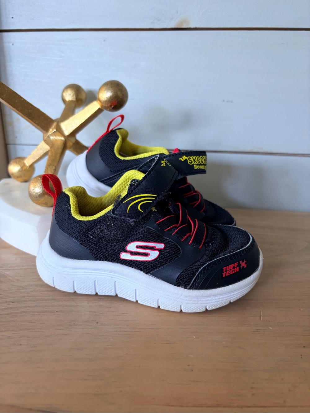 Skechers Toddler Size 6 Roomy Fit Skech-Flex Tuff Tech Sneakers